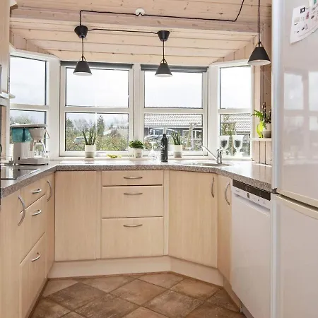 Vakantiehuis Three-Bedroom Holiday home in Hemmet 36 *