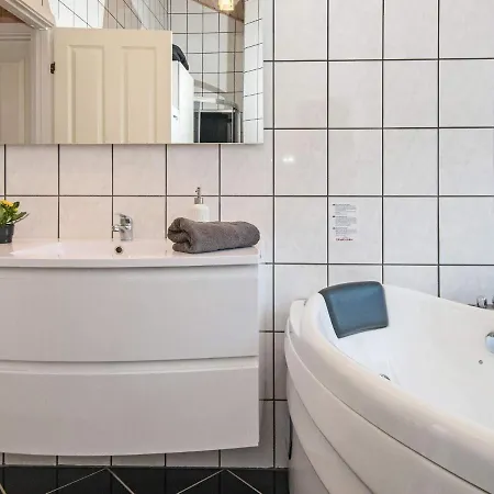 Three-Bedroom Holiday home in Hemmet 36 *